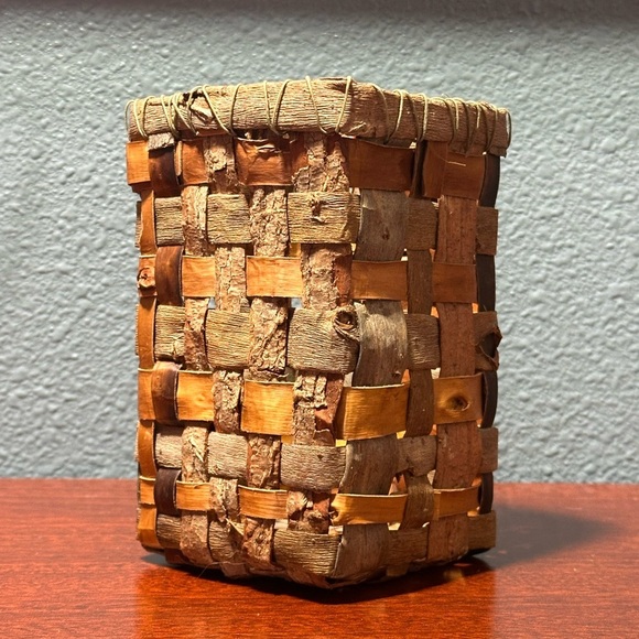 ARTIST Elise Thornton 6" Woven Willow Bark Basket - Created by Artist in WI NWT - Picture 4 of 15